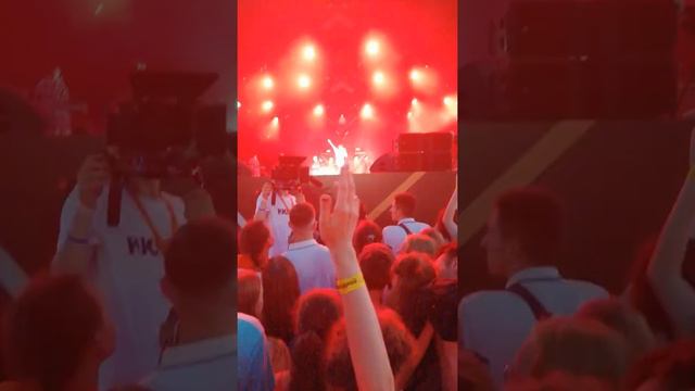 ЛСП - Малышка любит дилера (М.Л.Д) (FOX ROCK FEST 2021 live) смотреть онлайн