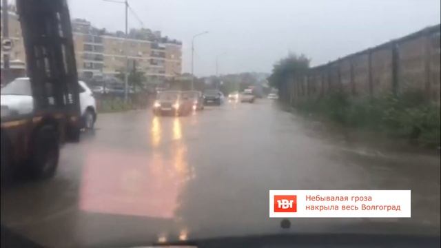 Весь Волгоград попал под грозовой фронт с проливным дождем и штормовым ветром рендер смотреть онлайн