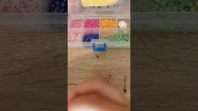 Показиваю как зделать украшения из бисера техника:,,нанизевания и крестик" смотреть онлайн