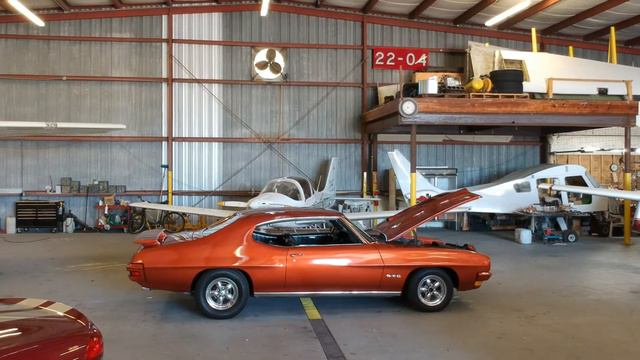 Royalty Free Stock Footage of Exotic Cars in Air Hanger Non Copyright смотреть онлайн