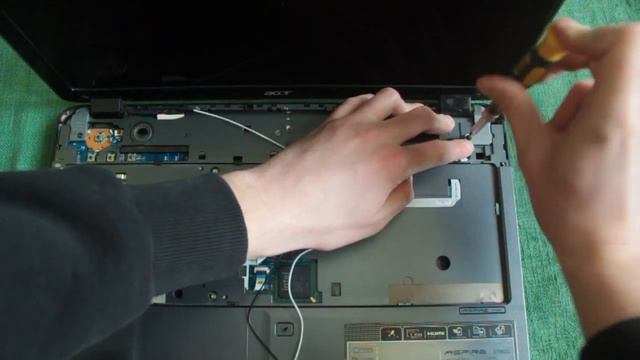 Как снять монитор с ноутбука ACER, 5738ZG? смотреть онлайн