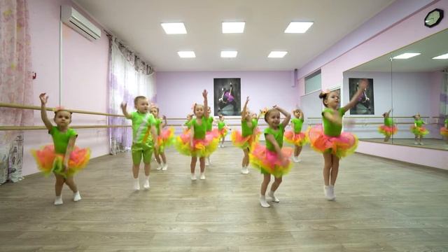 Танцы Саша (Кияночка 02.04.21) смотреть онлайн
