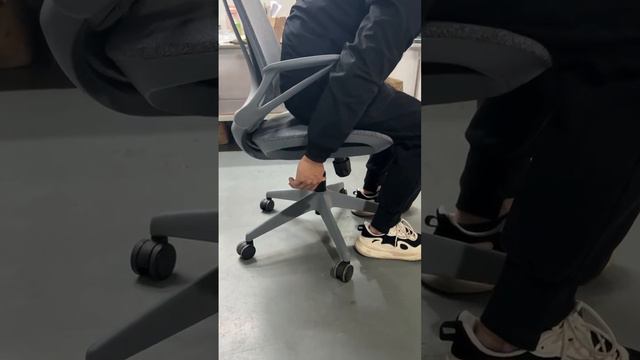Компьютерные геймерские кресла AERON MILLER, AERON OTTO, AERON ASTOR, AERON HERMAN, AERON KARL.