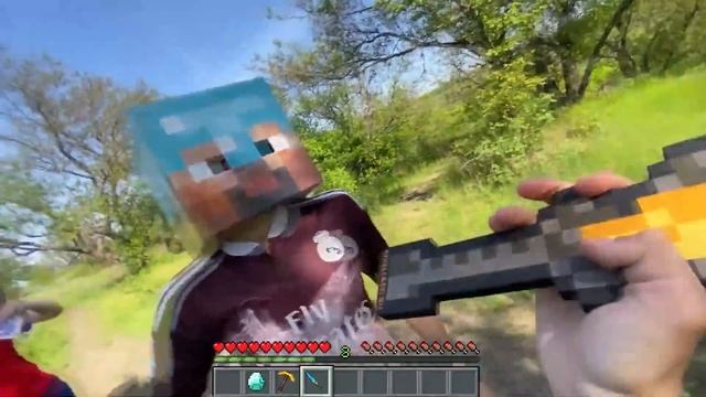Minecraft in real life POV - MINECRAFT WEAPON Realistic Minecraft Texture Pack (POV Live Action) смотреть онлайн