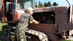 Заводим трактор ДТ 75.