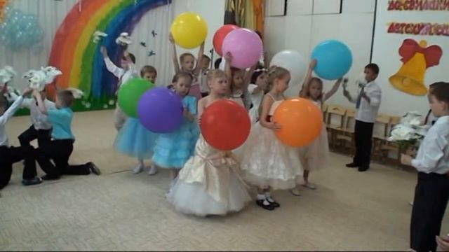красивый танец "ДЕТСТВО" с шарами в д/саду смотреть онлайн