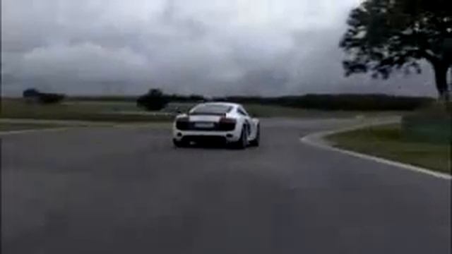 Audi R8 5 2 FSi V10 Quattro смотреть онлайн