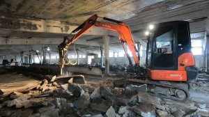 ч1 Работа гидромолота на базе мини экскаватора/Реконструкция фермы