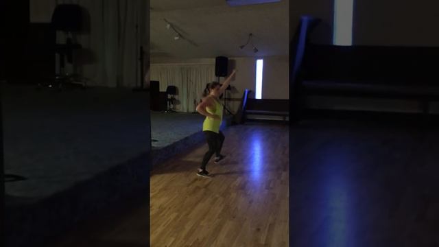 Honey I'm good - Country style routine смотреть онлайн