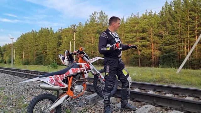 Прыжки через рельсы на мотоцикле | Базовые упражнения на эндуро | ОБУЧЕНИЕ ЭНДУРО ДЛЯ НОВИЧКОВ смотреть онлайн