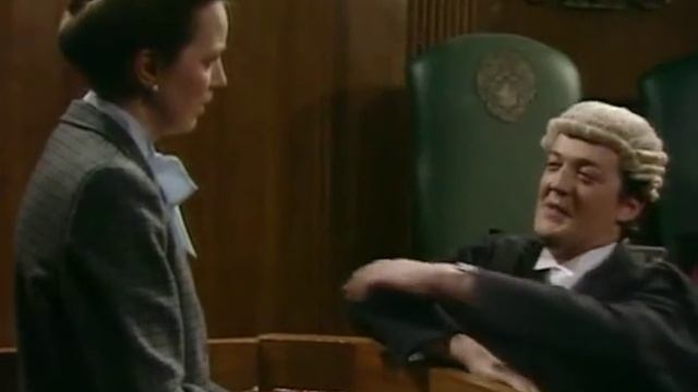 Шоу Фрая и Лори. Суд. (из 1-5) смотреть онлайн