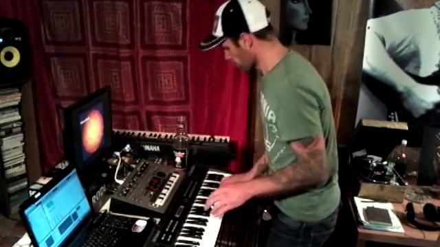 Moon Baby - move your body (jamm) смотреть онлайн