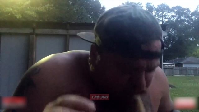 Redneck tries to eat pickled pig feet смотреть онлайн