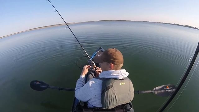 Lima, Ohio reservoir surprise 21lb+ carp while kayak bass fishing смотреть онлайн