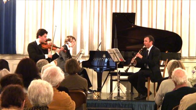 n. 1 "The Soldier's March" Igor STRAVINSKY L'histoire du soldat смотреть онлайн