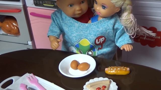 МЫ СКЛЕИЛИСЬ на 24 ЧАСА ! ОДИН СВИТЕР ЧЕЛЛЕНДЖ Катя и Макс веселая семейка ! смотреть онлайн