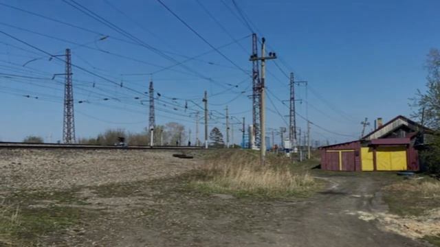 В Красноярском крае двухлетнего малыша сбил грузовой поезд смотреть онлайн