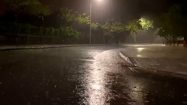 шум и звуки сильного дождя (ливня) потеки на асфальте. звуки грома с дождем слушать онлайн бесплатно смотреть онлайн