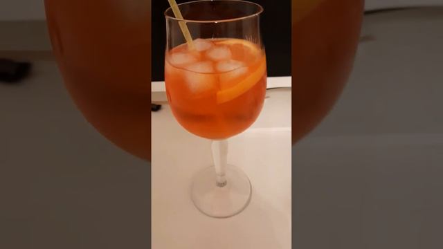 Апероль Шприц коктейль смотреть онлайн