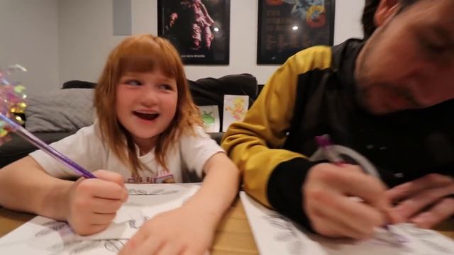 ART SCHOOL with ADLEY!! Doodle Game and Color what you are thankful for craft with Dad Mom and Nik смотреть онлайн
