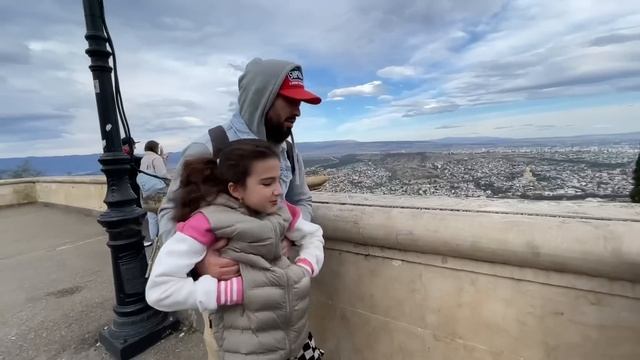 Едем в другой город! Камиль и Амина на дне рождение у двоюродного брата. Какой подарок они сделали? смотреть онлайн