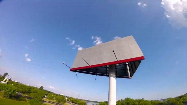 Меттифлип сквозь рекламный щит. Чуть не застрял внутри! смотреть онлайн