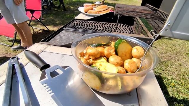 МАМА И ПАПА ПРИЕХАЛИ В ГОСТИ К СЕМЬЕ МЛАДШЕГО СЫНА АНДРЕЯ смотреть онлайн