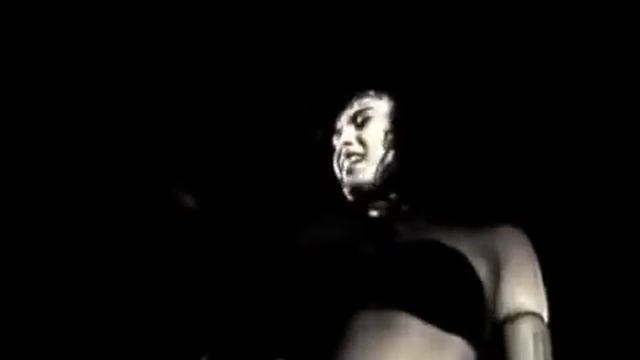 Film Indonesia Tanpa Sensor    Gaun Merah