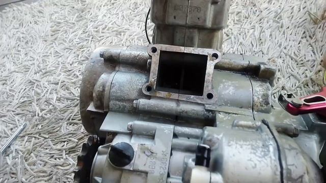 A Closer Look at the Details - Derbi D50B0 Engine смотреть онлайн