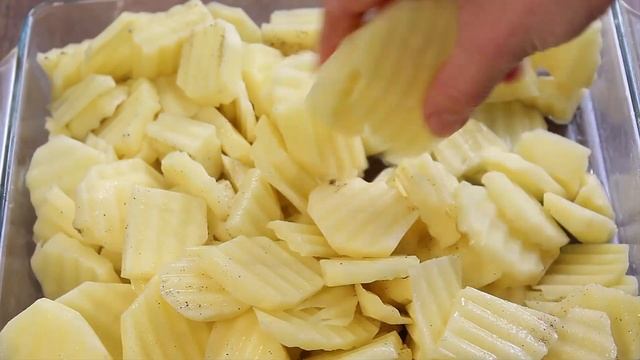 Пальчики оближешь! КАРТОФЕЛЬ С ЛЕНИВЫМИ КОЛБАСКАМИ - то, что нужно! смотреть онлайн
