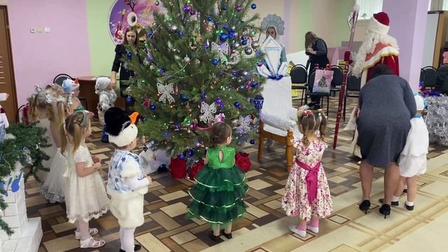 Новогодний утренник в детском саду смотреть онлайн
