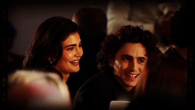Kylie Jenner wore a sleeveless black gown while Timothée Chalamet attended the WSJ Magazine Awards смотреть онлайн