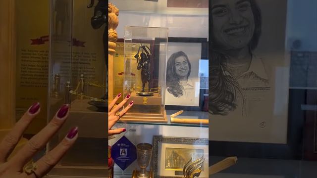 Anupam kher surprised to see PV Sindhu award collection nearly entire room.@SportsTak watch video смотреть онлайн