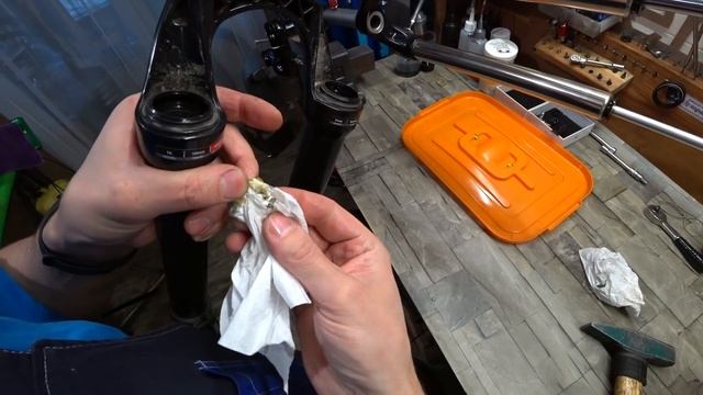 Rock Shox с гофрами на ногах, вскрытие.