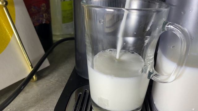 Nespresso Gran Lattissima REVIEW! (De'Longhi EN650) смотреть онлайн