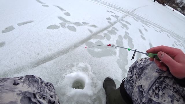 Весенняя рыбалка на Рыбинке. Поймал ТРОФЕЙ руками смотреть онлайн