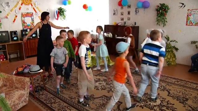 Спектакль в студии английского языка.Май 2015 год, Полине 7 лет. смотреть онлайн