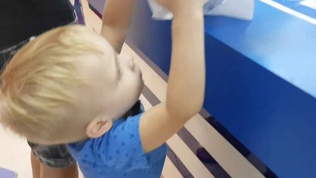 Роботы поезда, магазин игрушек - Robot trains , the first purchase of Demid- 機器人列車，首次購買 смотреть онлайн