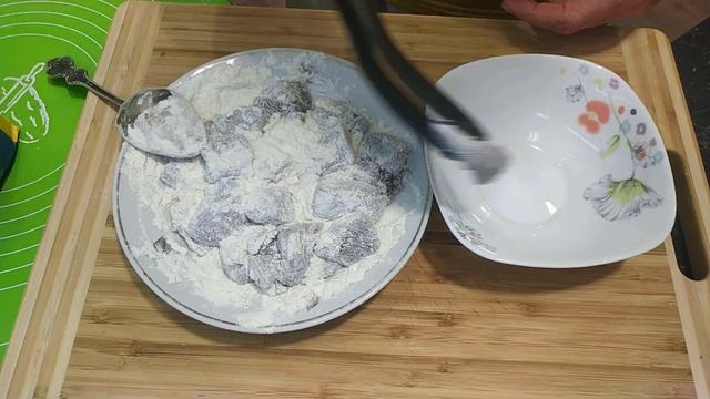 Новогодний салат с нежной печенью, сочной грушей и пряной рукколой ?? смотреть онлайн