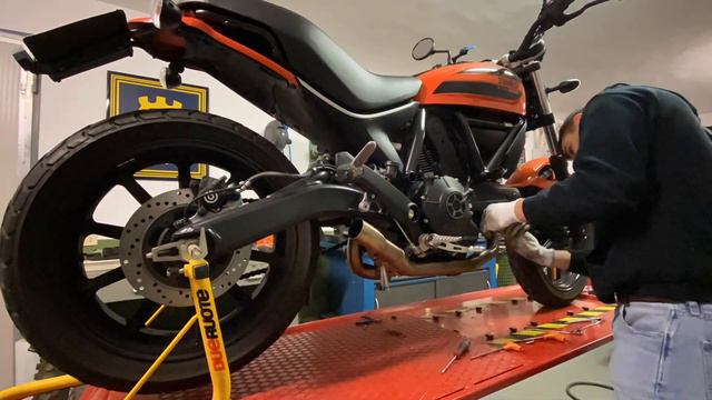 | FIAMME | Ducati SCRAMBLER 400!! SC PROJECT смотреть онлайн