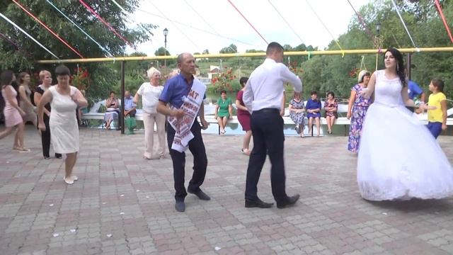 тётка села на шпагат на свадьбе РЖАЧ !!! смотреть онлайн