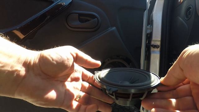 Merv's Dacia Duster Tips - Changing & Upgrading Your Original Speakers смотреть онлайн