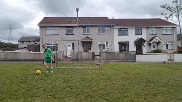 Charlie Barnett age 6 keeper training 😊 смотреть онлайн