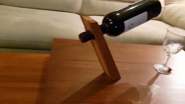 Подарок мужчине. 23 февраля. День рождения. Подставка под бутылку смотреть онлайн