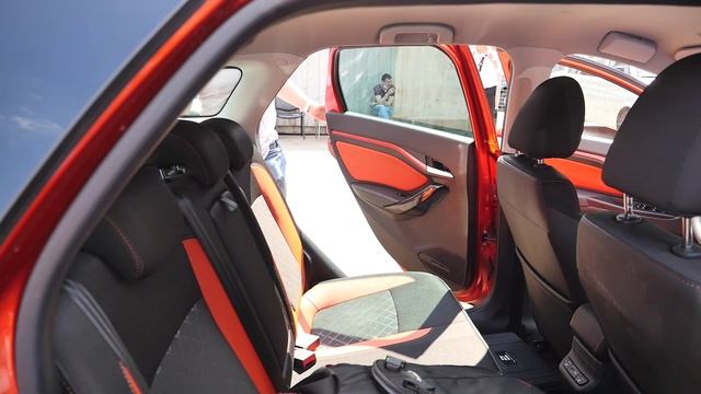 Lada Vesta против Cherry Tiggo 4