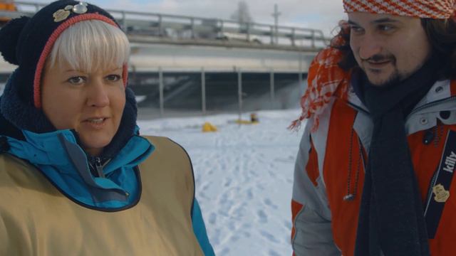 В эпицентре Битвы клубных пингвинов! смотреть онлайн