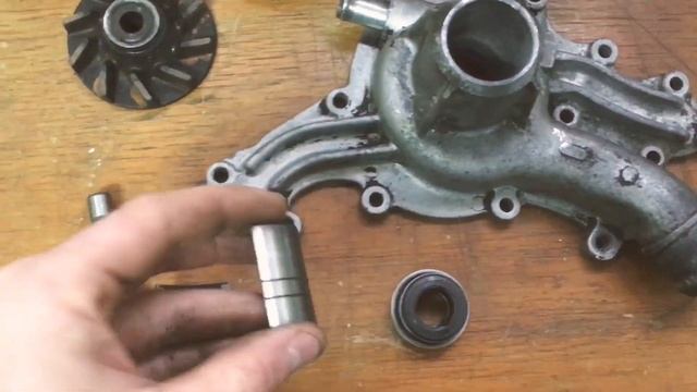 Снятие и ремонт насоса охлаждающей жидкости (помпы) Ford Scorpio 1990 V6 2.9 смотреть онлайн