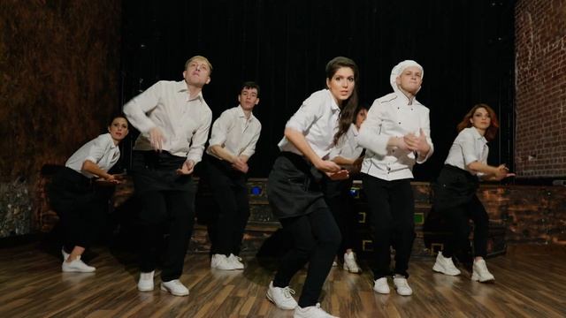 ???ШОУ ТАНЦУЮЩИХ ОФИЦИАНТОВ