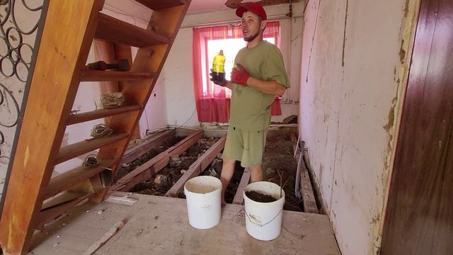 КУПИЛИ УБИТЫЙ ДОМ И ВОСТАНАВЛИВАЕМ ЕГО ЗАСЫПАЮ ПОЛ ПРИЕХАЛА СЕСТРА ИЩЕМ ДОМ смотреть онлайн