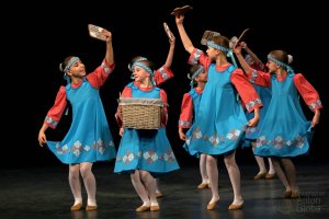 Карельский танец Пряники, Ансамбль Школьные годы. Karelian dance Gingerbread, Ensemble School Years.